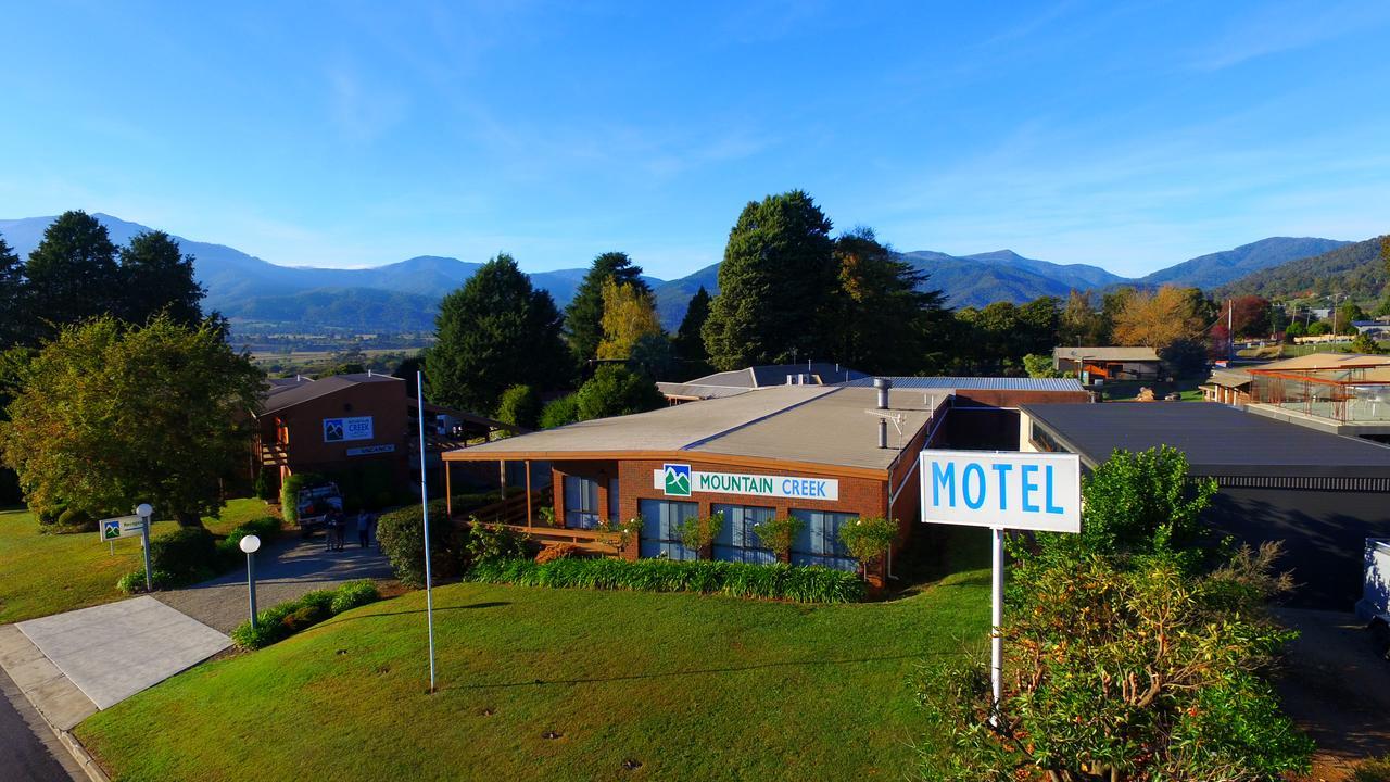 Mountain Creek Motel Bar & Restaurant Mount Beauty Exterior photo